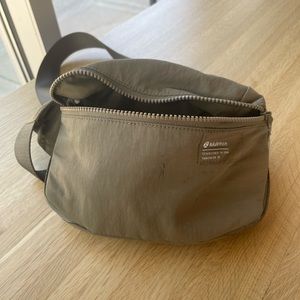 Lululemon Clean Lines Belt Bag - Artifact